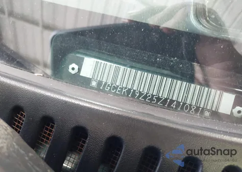 2005 Chevrolet Silverado 1500 Ls z USA, uszkodzony, nr VIN 1GCEK19Z25Z141081